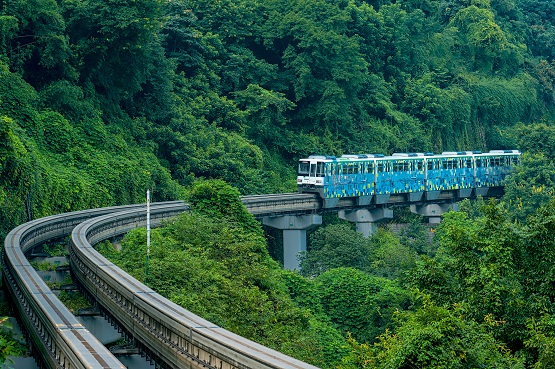 攝圖網_501371056_山城重慶立體交通單軌列車（企業商用）